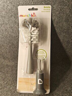 Munchkin Bristle Bottle Brush w/ Nipple Brush NEW Package Slightly Opened